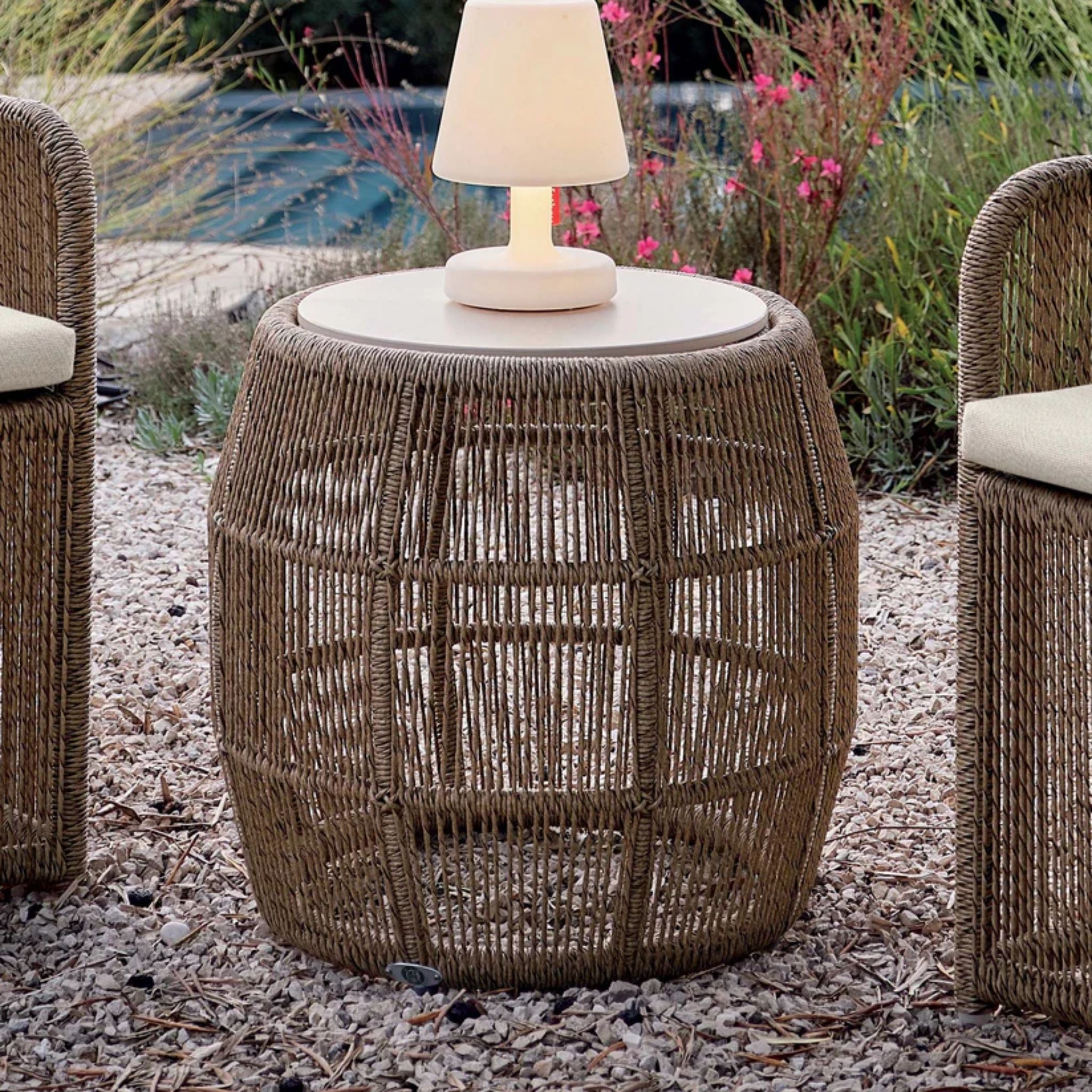 Skyline Design Calixto 6-piece outdoor lounge set with sofa, chairs, and tables, featuring modern outdoor furniture and cushions.
