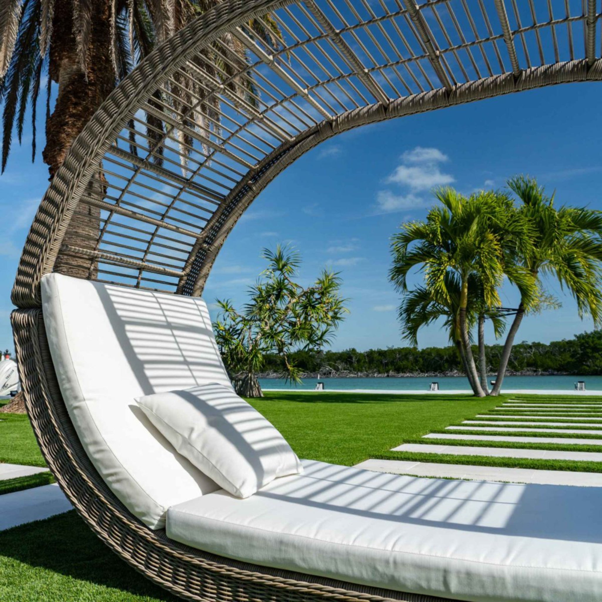 Panama Jack Haven Outdoor Daybed