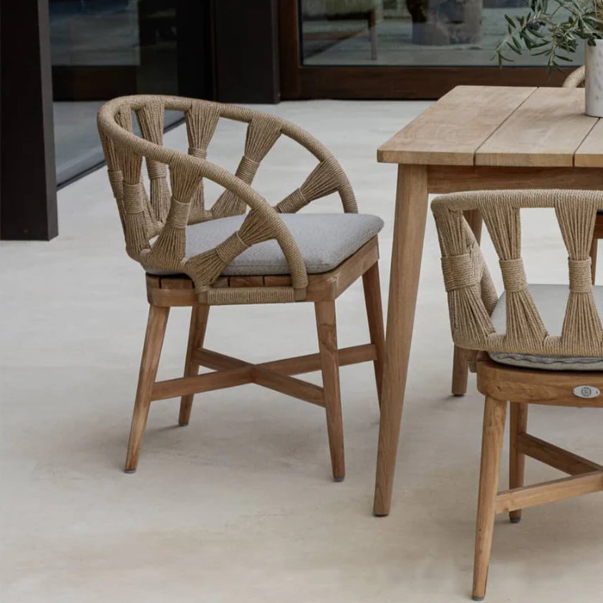 Skyline Design Krabi outdoor dining armchair with Rami natural rope, featuring a stylish design and comfortable seating for outdoor dining.